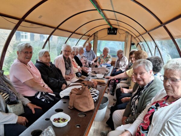 Een gezellige middag in de huifkar.